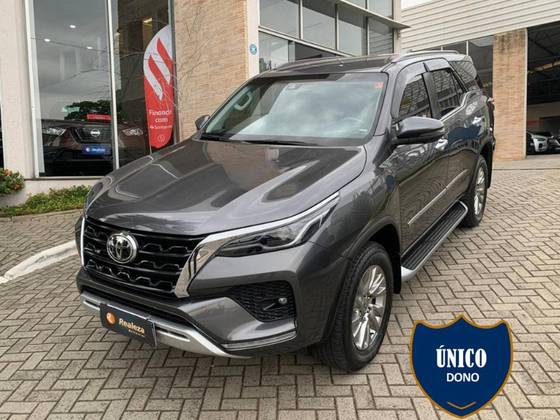 TOYOTA HILUX SW4 2.8 D-4D TURBO DIESEL SRX 7L 4X4 AUTOMÁTICO